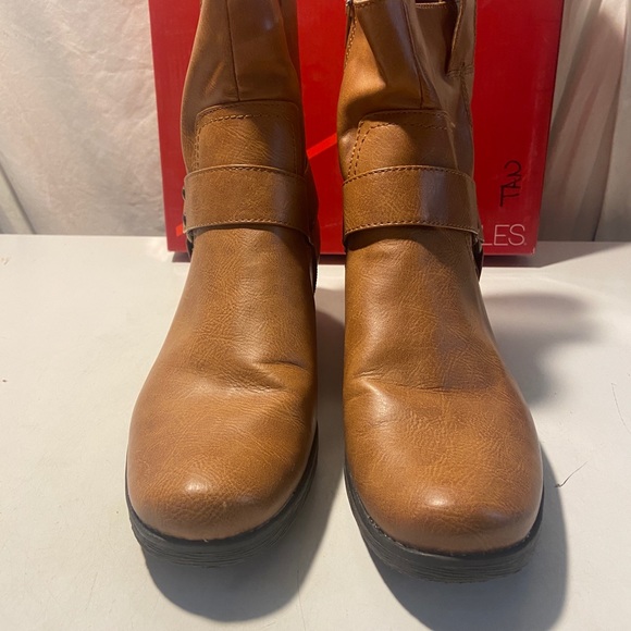 Aerosoles camel brown color  ankle boots side zippers  size 10 NIB - Picture 2 of 6